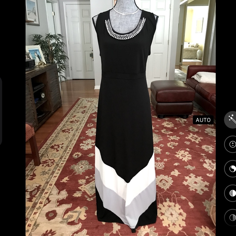 Black & White Chevron Stripe Print Maxi Dress.